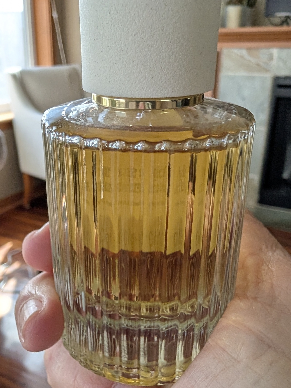 Chloé Atelier des Fleurs Cedrus Intense - Amber and Cream Bottle 1.6 Ounces - Picture 4 of 6